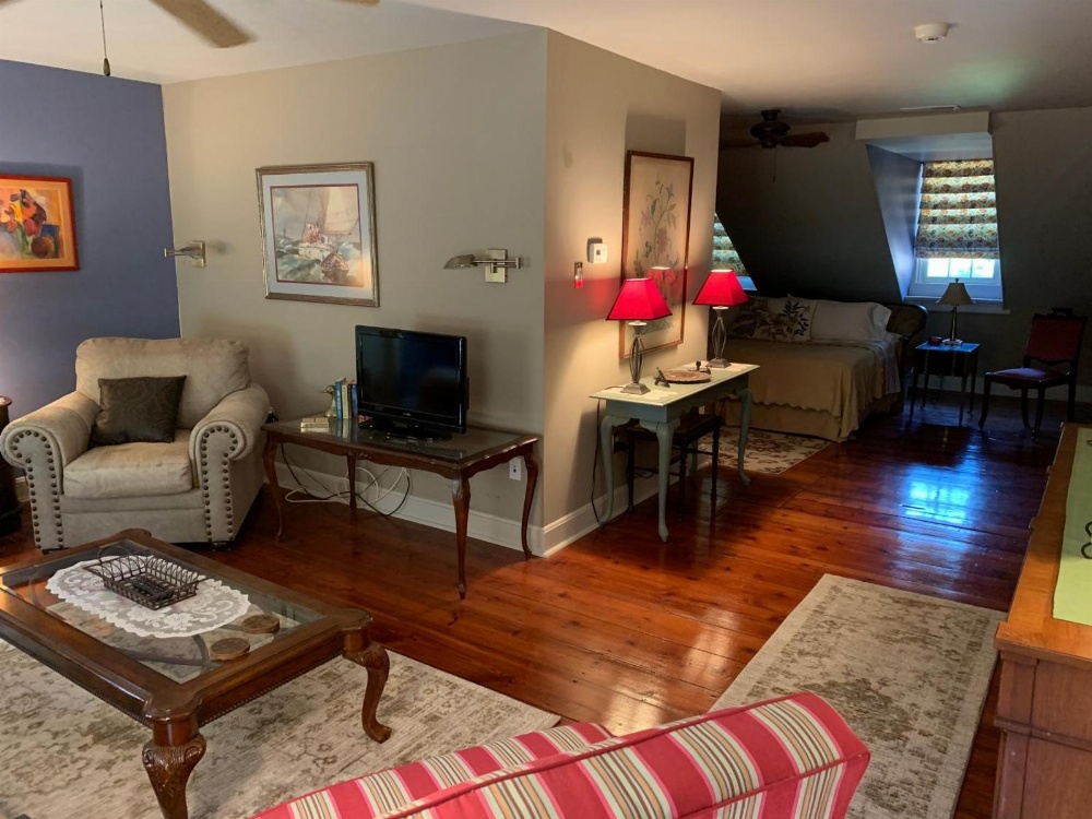 The Lily Inn - Burlington