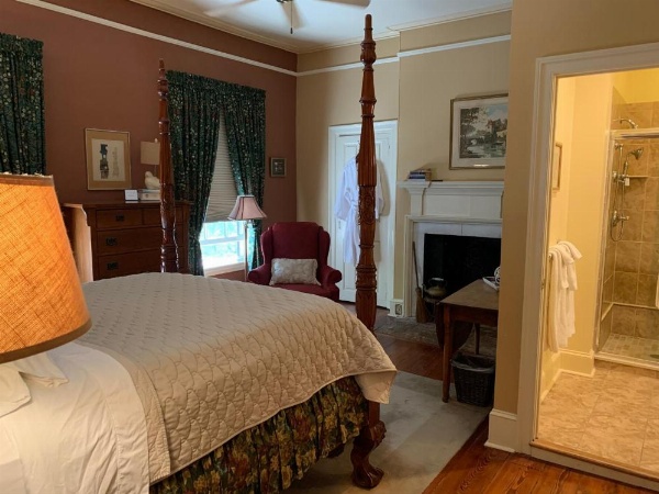 The Lily Inn - Burlington image 14